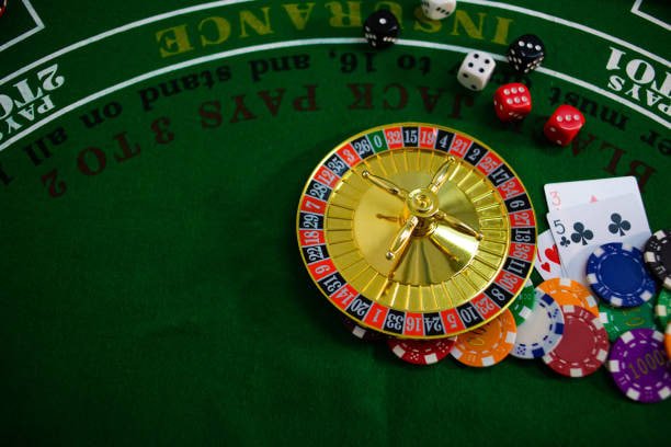 Người dùng Việt Nam kiểm tra kết quả thắng cược trên điện thoại tại shber